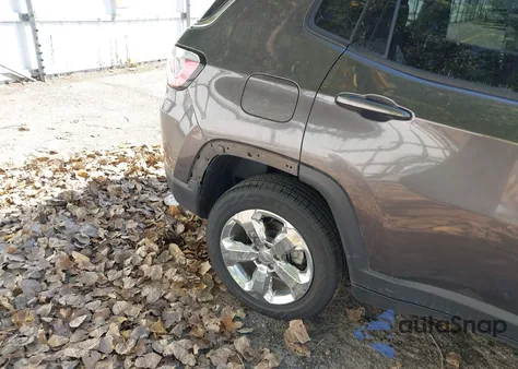 2020 Jeep Compass Latitude 4X4 z USA, uszkodzony, nr VIN 3C4NJDBB6LT168788